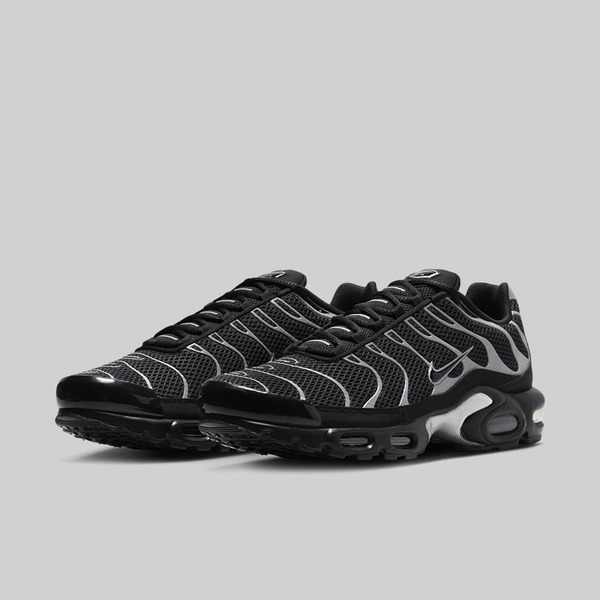 Official photos of the Nike Air Max Plus Black Reflective Grailify